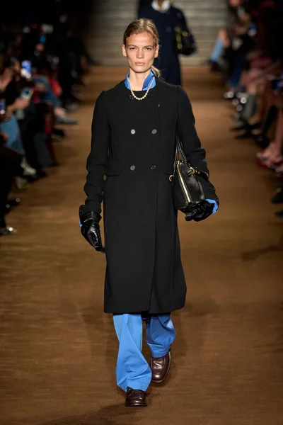 Look 3